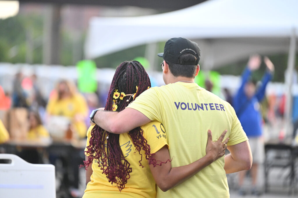 Participants hugging at Infinite Legacy's annual Donate Life Family Fun Run in honor of donor heroes.