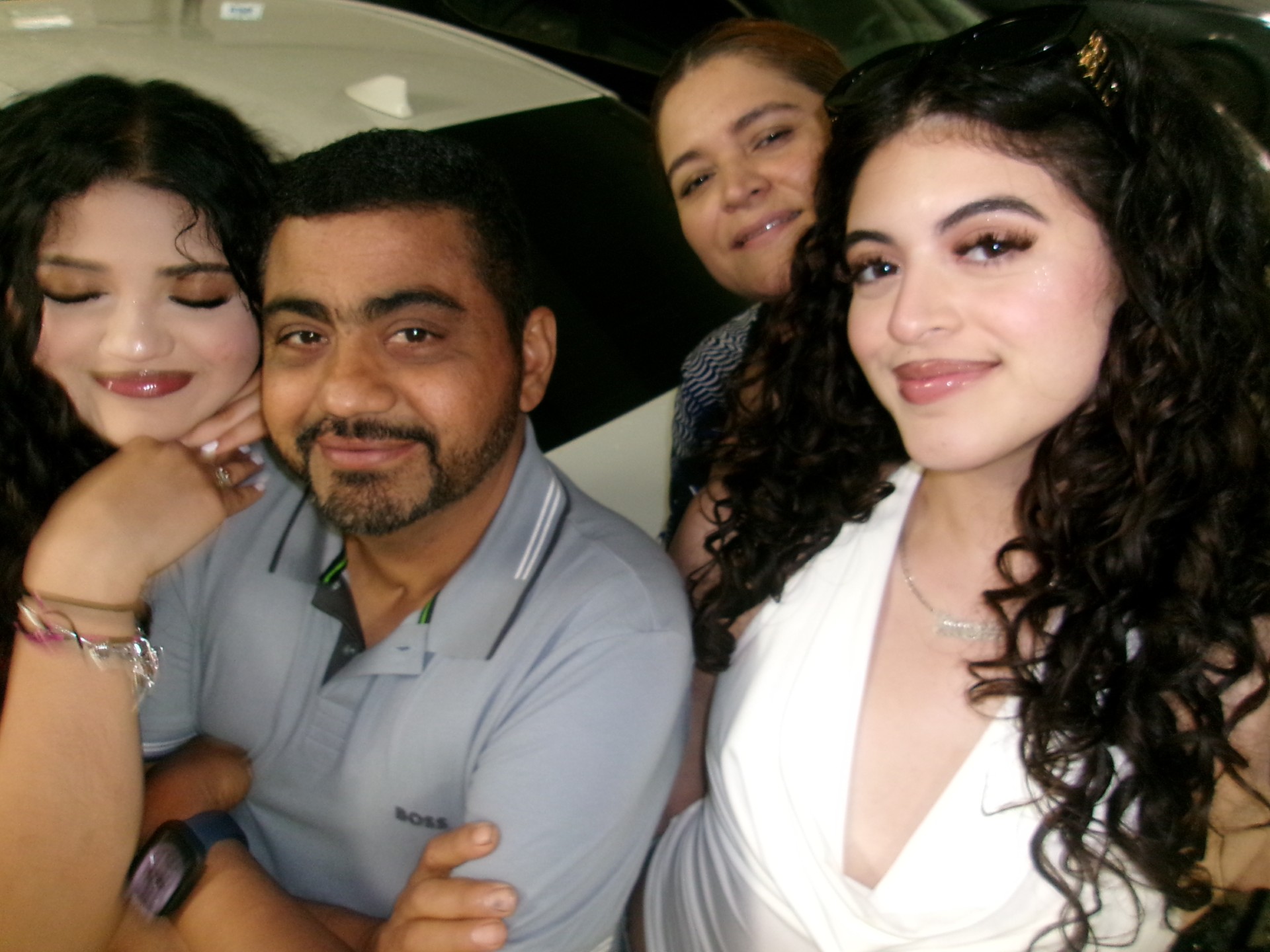 Leo Castillo with his wife Lesly and his two daughters, Gaby and Camila.